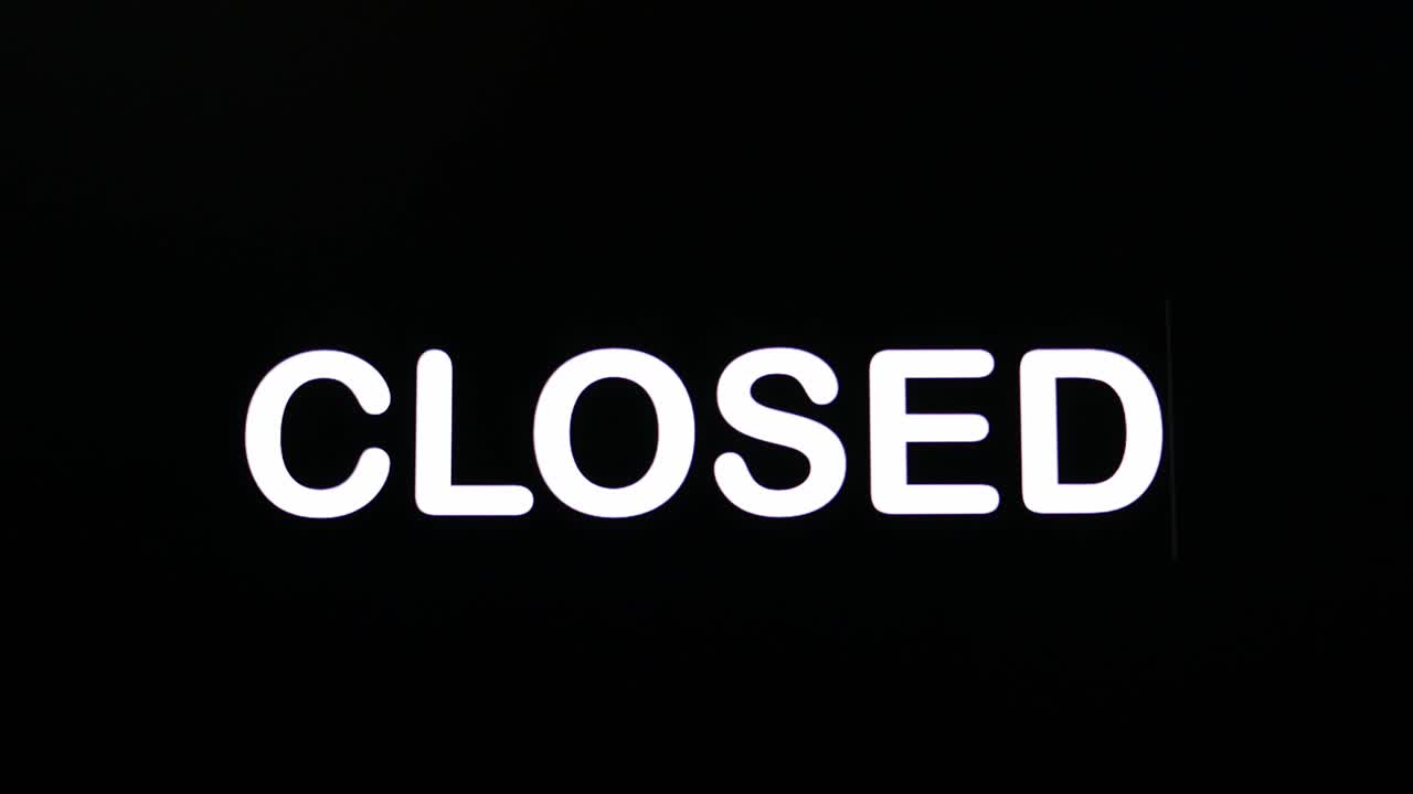 닫힌 단어를 형성하기 위해 대문자와 대문자로 몇 개의 글자를 입력합니다.