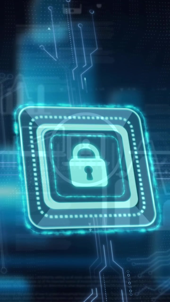 Animazione di lucchetto di sicurezza informatica su scheda madre e elaborazione dati