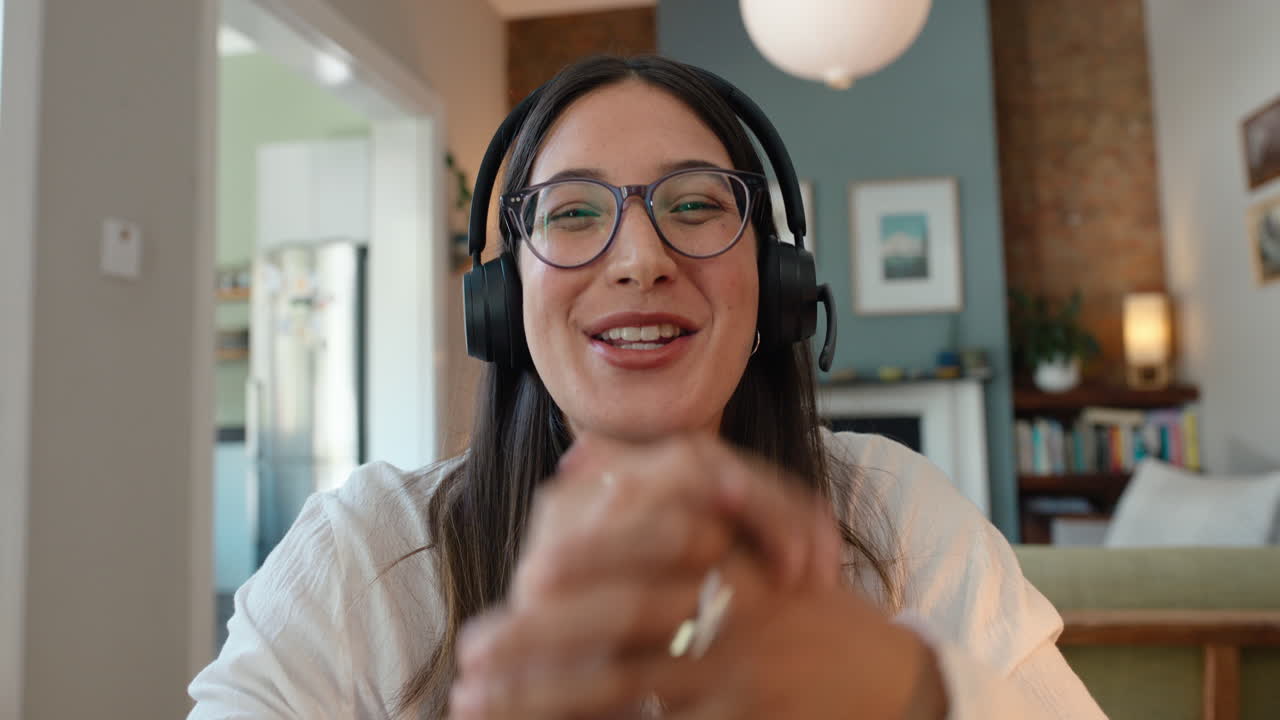 mujer, cara y videoconferencia