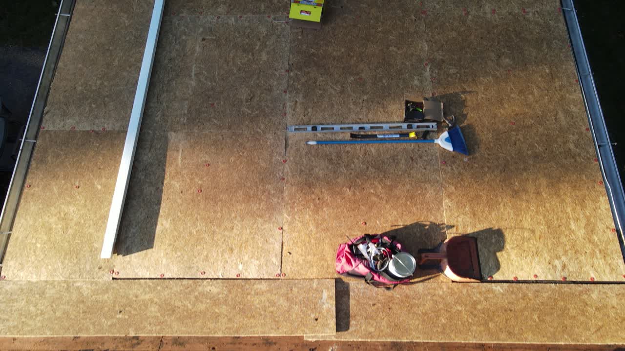 rápido y cierre la vía inversa sobre el techo durante la reparación