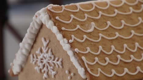 reseña de una casa de pan de jengibre casera.