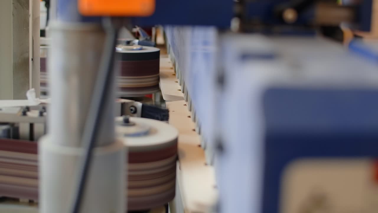 máquina de carpintería en acción