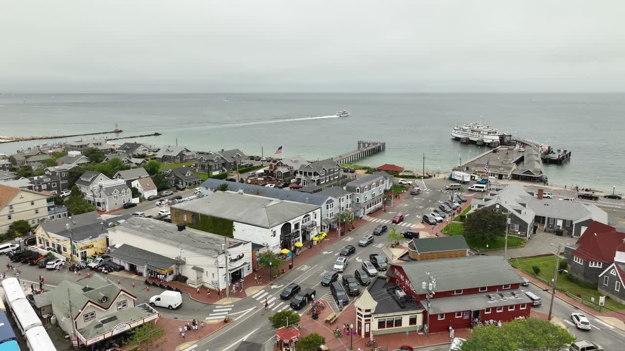 미국 매사추세츠 주 케이프 코드 (cape cod) 의 오크 블러프 (oak bluffs) 시내의 드론 촬영