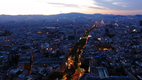 Vista-Aérea-De-Barcelona-Al-Amanecer,-España