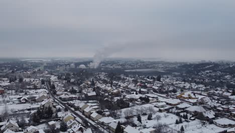 Nieve-En-La-Mañana-En-El-Pueblo-De-Szenna-En-El-Condado-De-Somogy,-Hungría