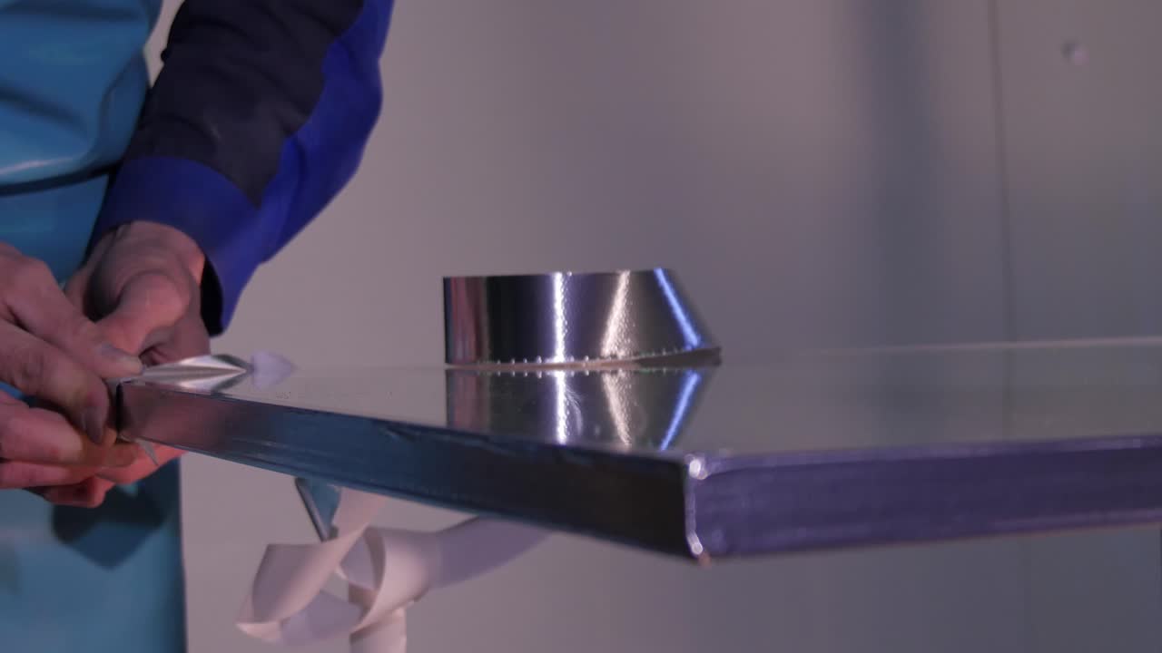 instalación de aislamiento reflectante o cubierta de paneles solares