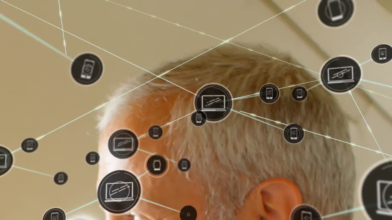 animación de la red de conexiones con iconos sobre empresario caucásico