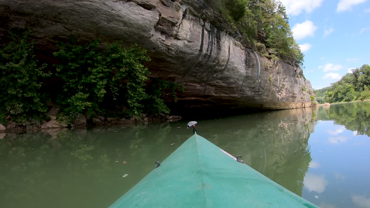 kayak en el río nacional buffalo acantilados y reflejos escénicos