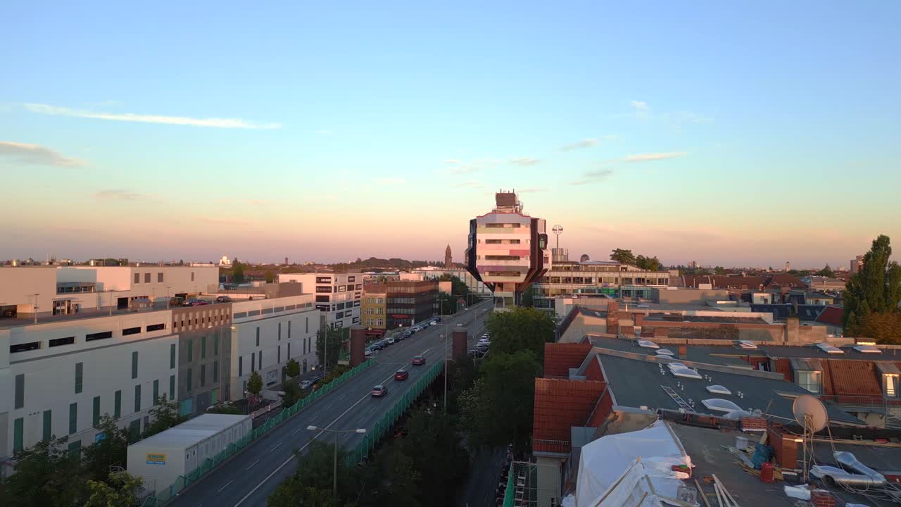 gran vista aérea de arriba torre de vuelo pacífico atardecer cielo sobre la ciudad berlin distrito de la ciudad steglitz zehlendorf alemania 2023
