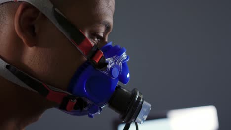 cyclist using metabolic gas analyser