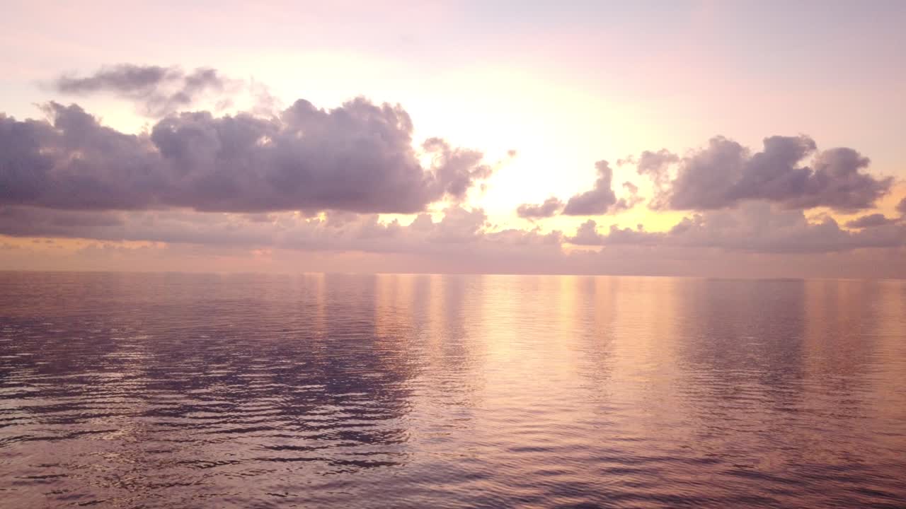 벵골 만, 안다만 제도, 인도의 파도에 일몰의 영화 4k 기울기