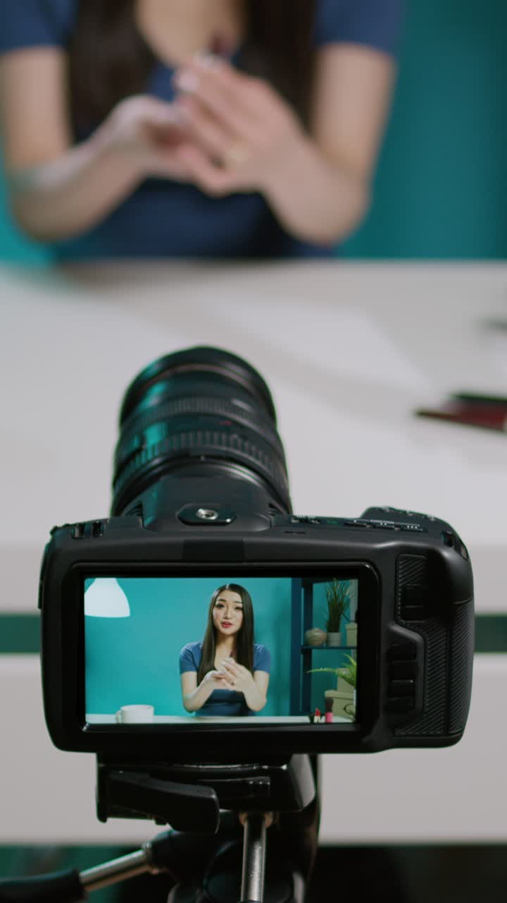 Beauty Influencer Vlogging Makeup Tutorial