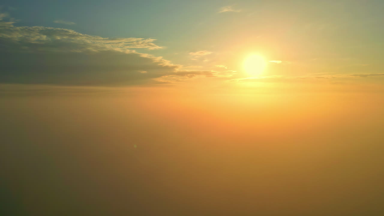 Bright sunshine and clouds flowing, static view