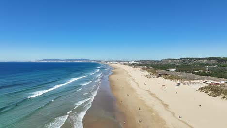 Fliegen-Einer-Drohne-über-Den-Strand-Von-Costa-Da-Caparica-In-Portugal