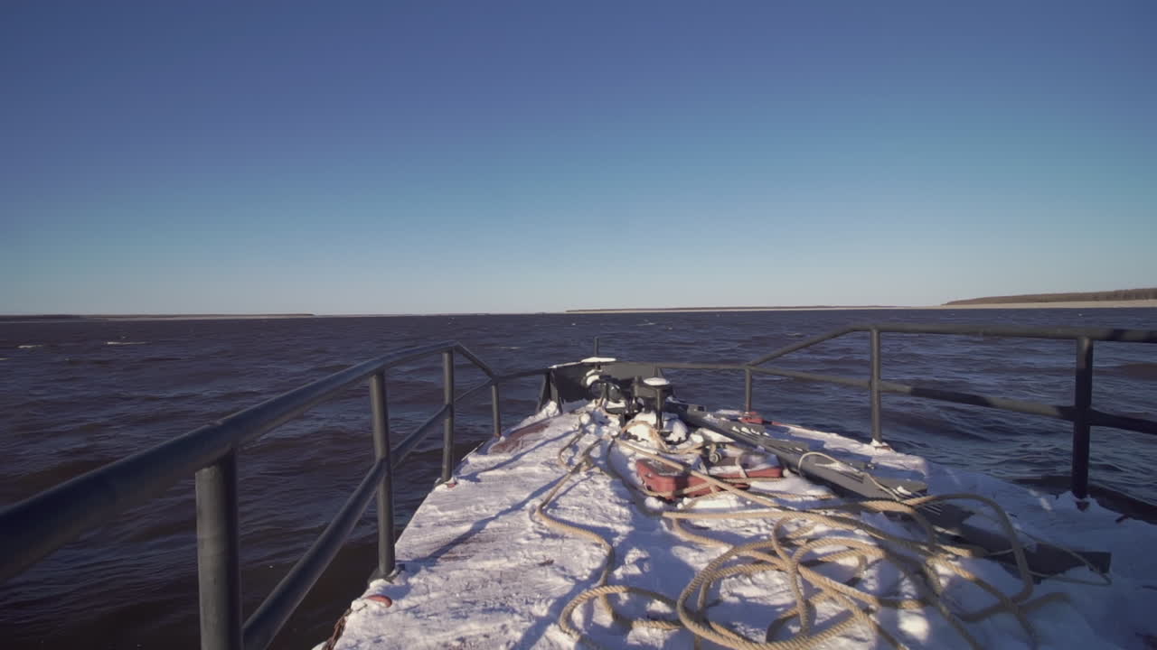 cubierta de barco fluvial de invierno