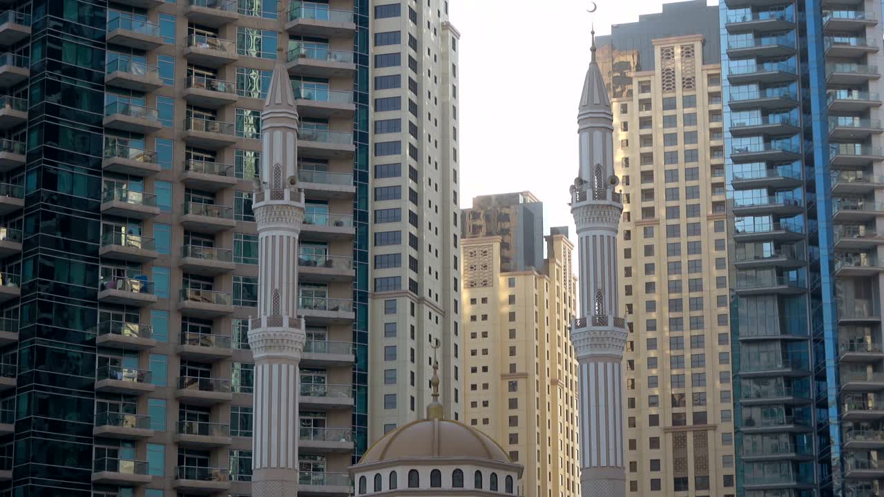 두바이 마리나에 있는 모스크, 초고층 빌딩, 매혹적인 도시, va, 4k