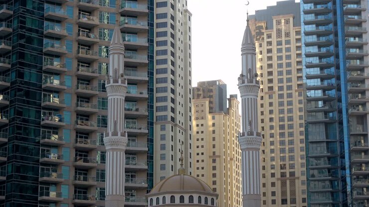 Mesquita na Marina de Dubai, arranha-céus, cidade fascinante, EAU, 4K