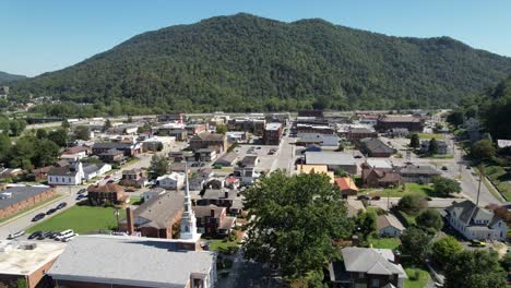 empuje aéreo hacia pineville kentucky, cerca del paso de cumberland.