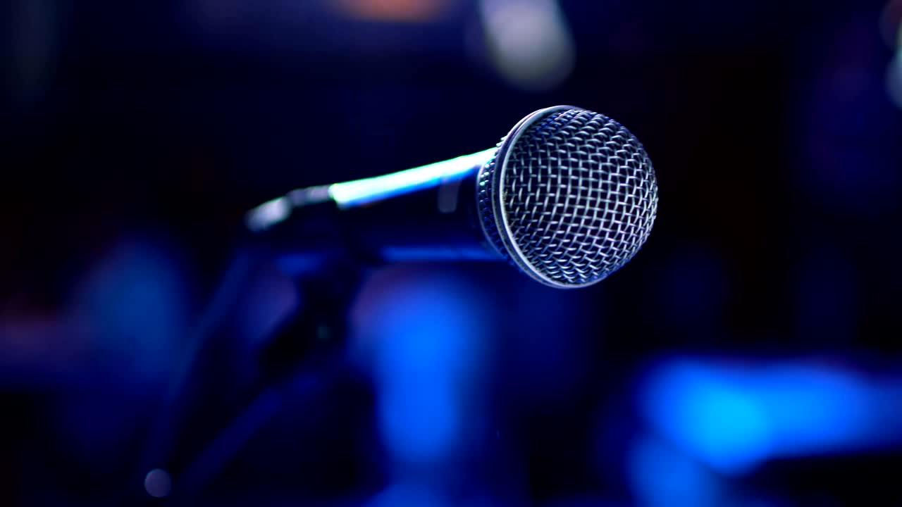 micrófono en el escenario