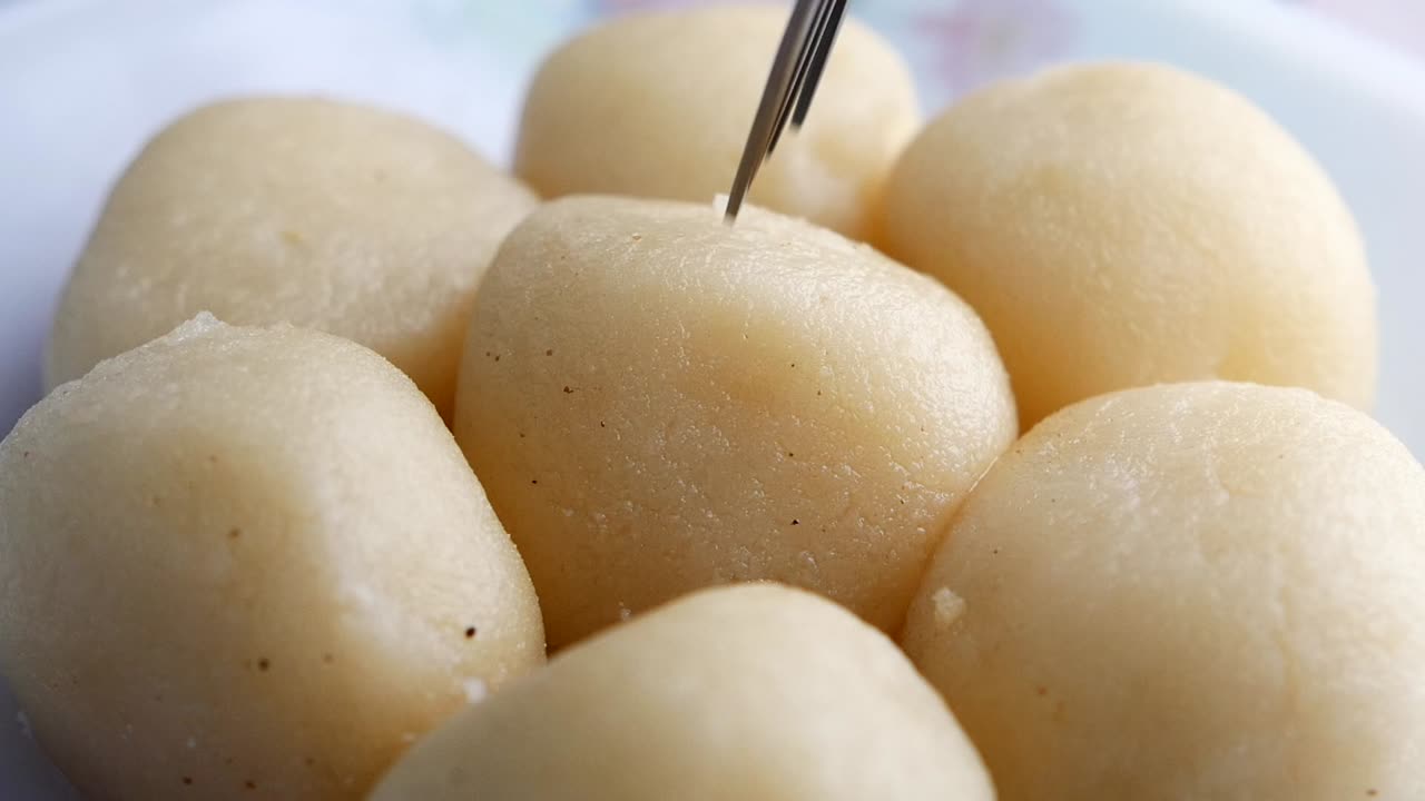 un primer plano de las rasgullas, un dulce postre indio