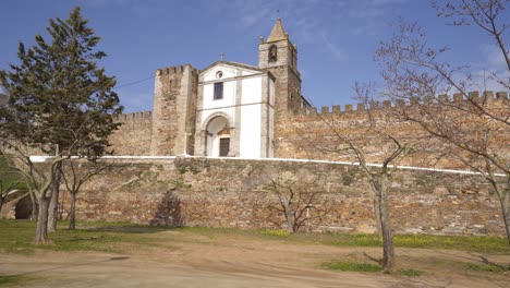 Mourao-castle-in-Alentejo,-Portugal