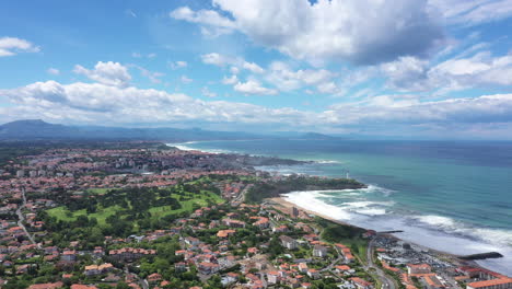anglet ciudad con nubes tiro aéreo francia día soleado