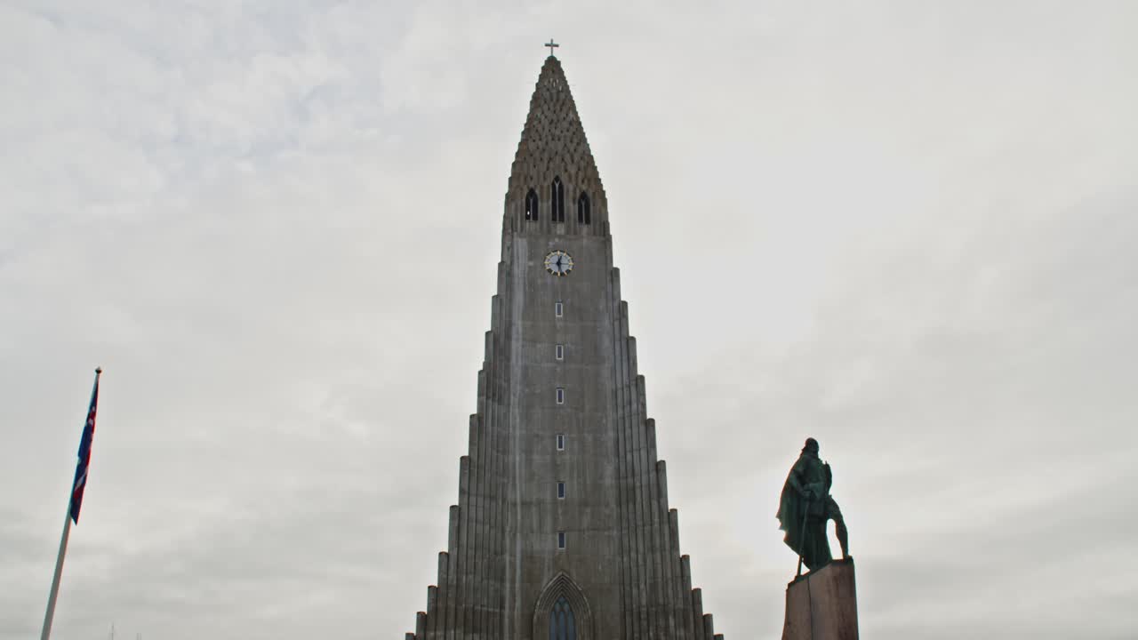 Hallgr&iacute;mskirkja church tower in Reykjavik, Iceland