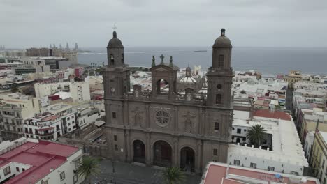 Stattliche-Fassade-Der-Kathedrale-Santa-Ana-In-Las-Palmas,-Kanarische-Inseln