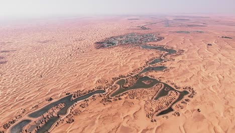 Toma-Aérea-De-Los-Lagos-Artificiales-De-Al-Qudra-Dubai-Uae-Desierto-Oasis