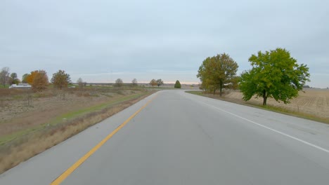 Pov-Mientras-Conduce-En-La-Rampa-De-Entrada-A-La-Interestatal-I74-En-La-Zona-Rural-Del-Este-De-Iowa