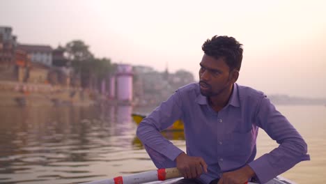 Close-Up-of-Man-Rowing-on-the-Ganges-at-Sunset