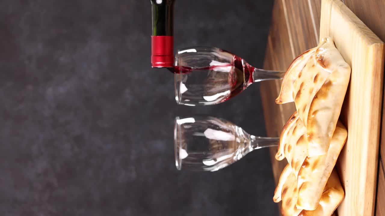 칠레 와인 컵, 병, 에마파나다