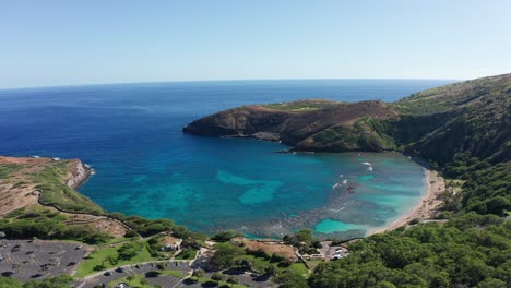 Aerial-wide-panning-shot-of-Hanauma-Bay-Nature-Preserve-on-the-island-of-O'ahu,-Hawaii