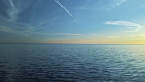 colorful view of clean ocean waves and sky