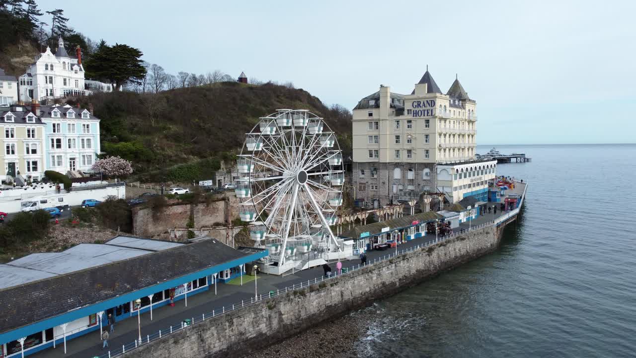 llandudno pier victorian promenade 관람차 어트랙션 및 그랜드 호텔 리조트 항공 넓은 궤도 왼쪽 보기