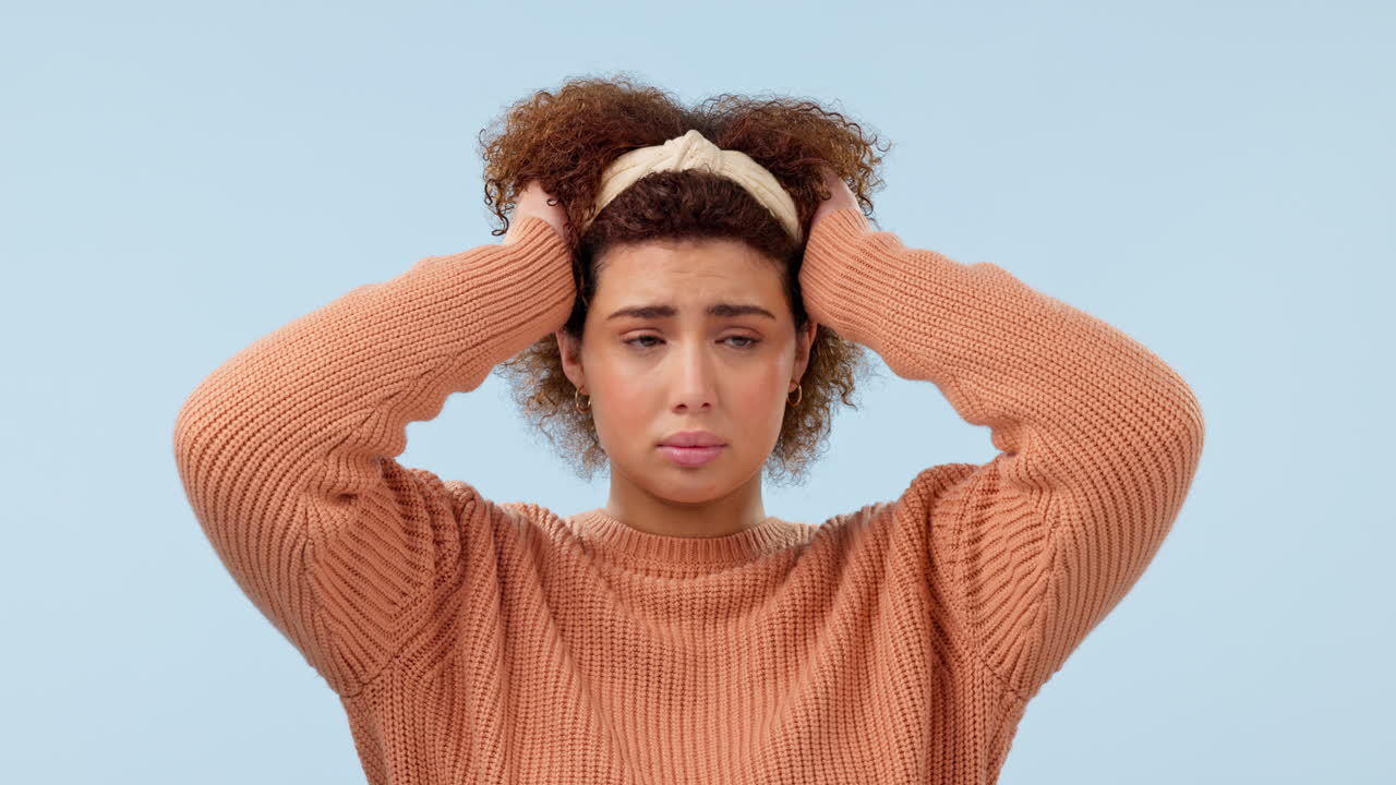 스트레스, 불안과 실수로 스튜디오에 있는 여성