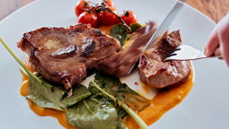 steak with tomatoes and spinach