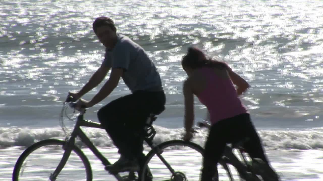 해변 생활 을 즐기는 부부