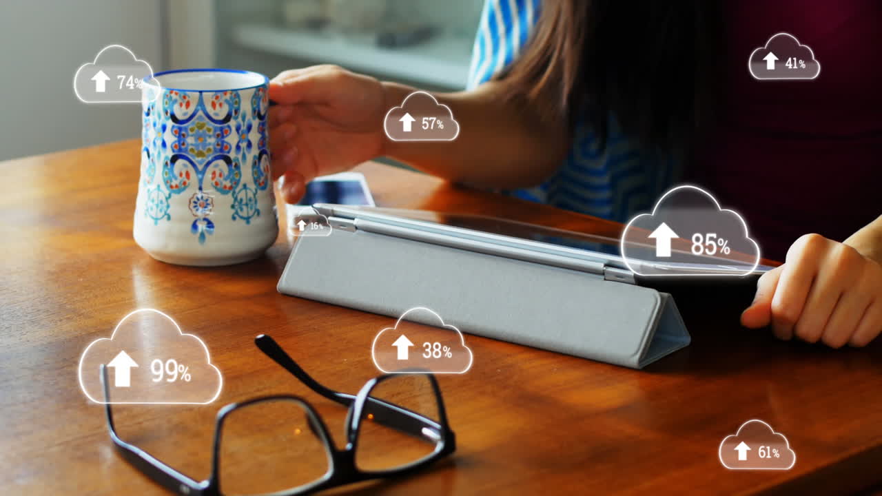 Múltiples iconos de nube con porcentaje creciente frente a mujer usando una tablet digital