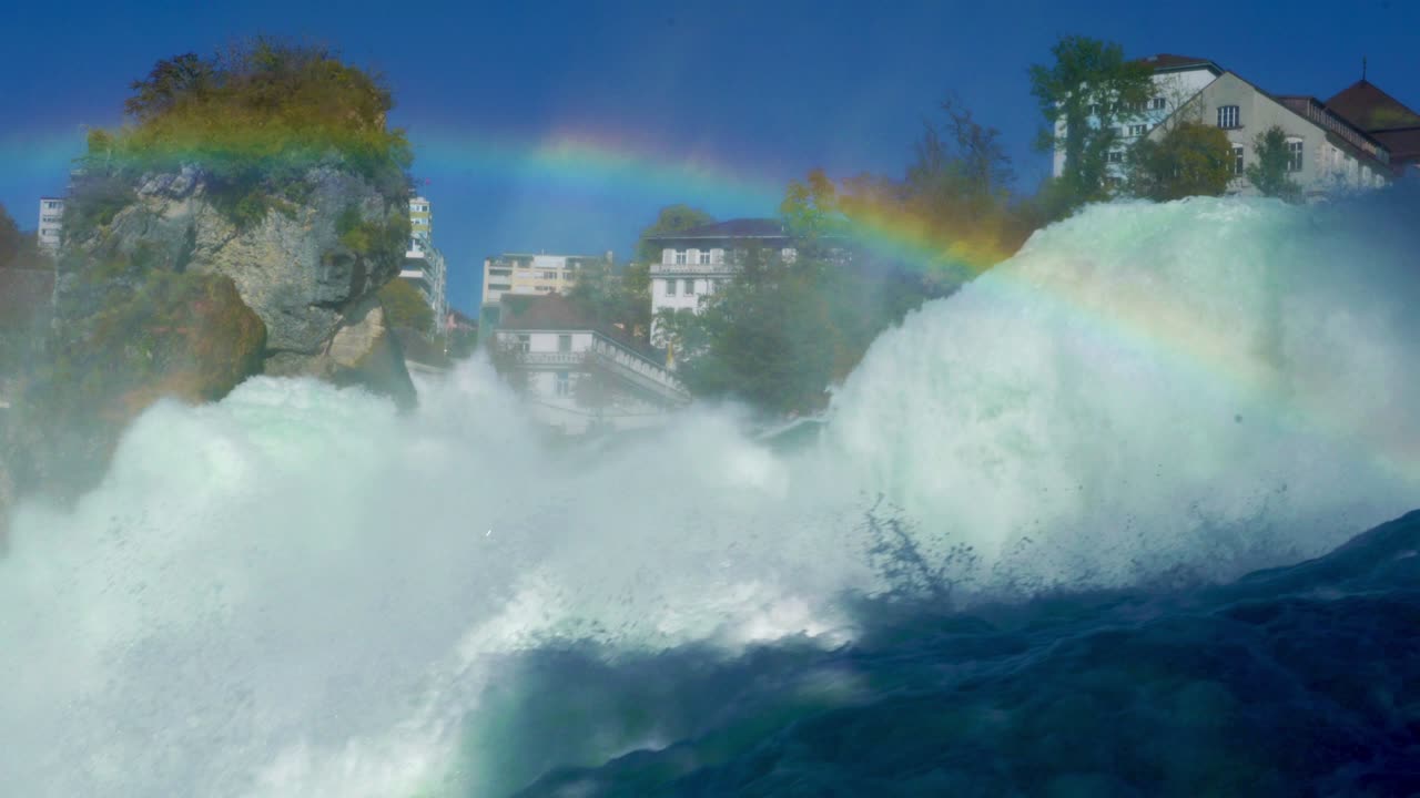 라인 강 폭포 (rhine falls) 는 스위스의 수리히 (zurich) 인 인디언 머 (indian summer) 에 있는 폭포이다.