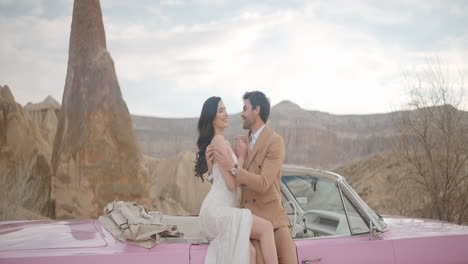 couple in a pink convertible in cappadocia