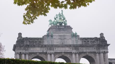 Close-up-Triumphal-Arch-at-Jubelpark-in-Cinquantenaire-in-Brussels-city-centre---Autumn-season