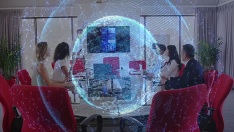 animación de un globo de conexiones brillantes y colegas de negocios sentados en una videoconferencia
