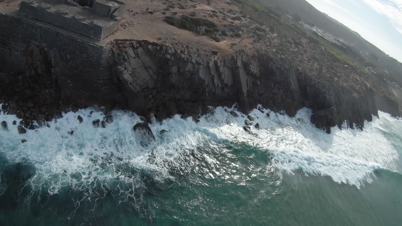 castillo en ruinas en el área natural protegida de cascais