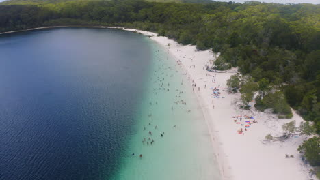 La-Felicidad-Es-Un-Dia-De-Verano-En-La-Playa