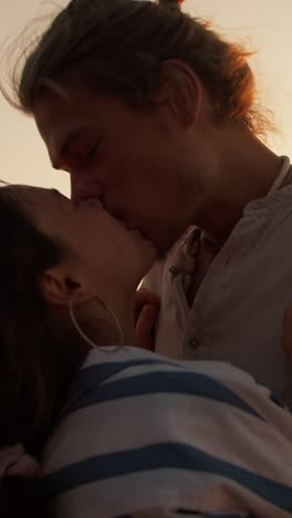 couple kissing under the sunset