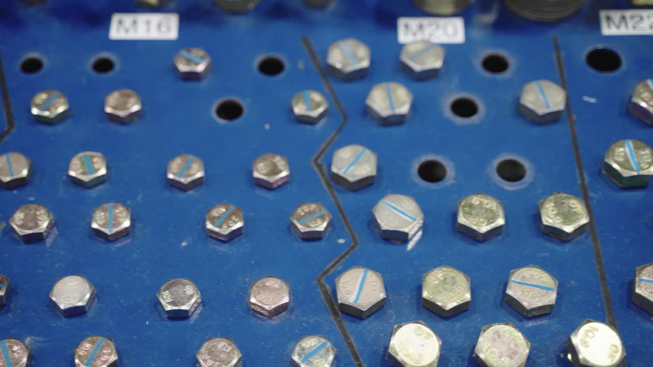 볼트 사이징 보드 오거나이저의 패닝 클로즈업