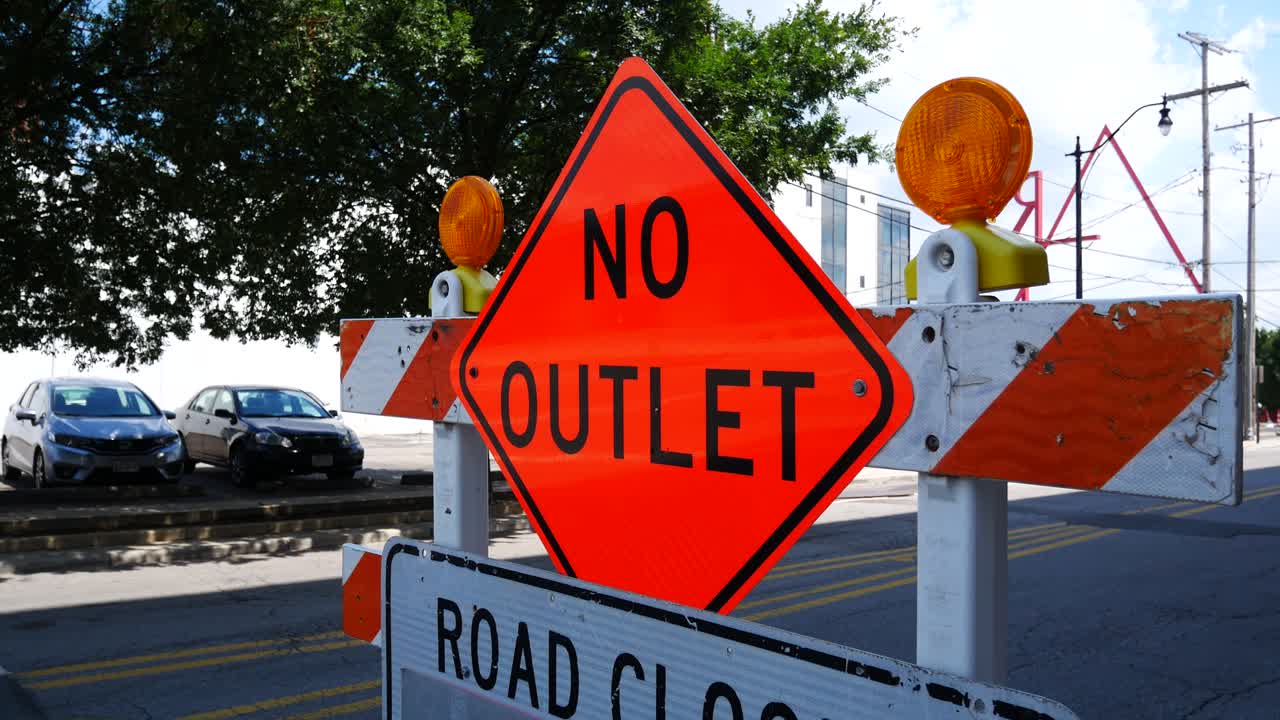 콘센트 공사 흔적 없음