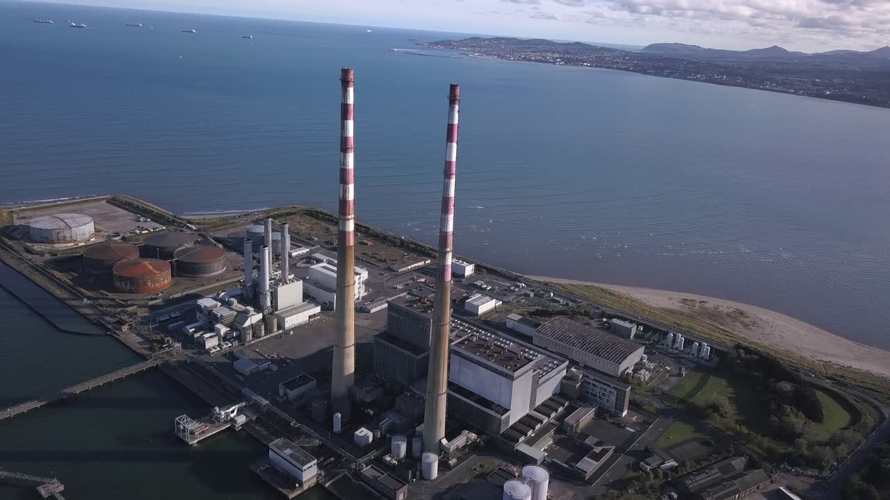 imágenes aéreas, torres poolbeg cerca de la ciudad de dublín
