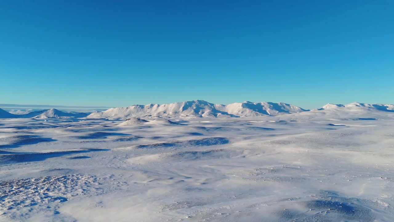 アイスランドの雪に覆われた平原のパノラマ冬景色